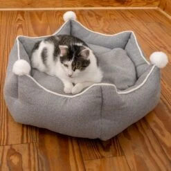 Crown Cat Bed -Zooplus Shop 233898 crown mit katze fg 9006 2